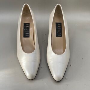 Amalfi Italy Cream Leather Pumps size 8.5 B (lot 108)